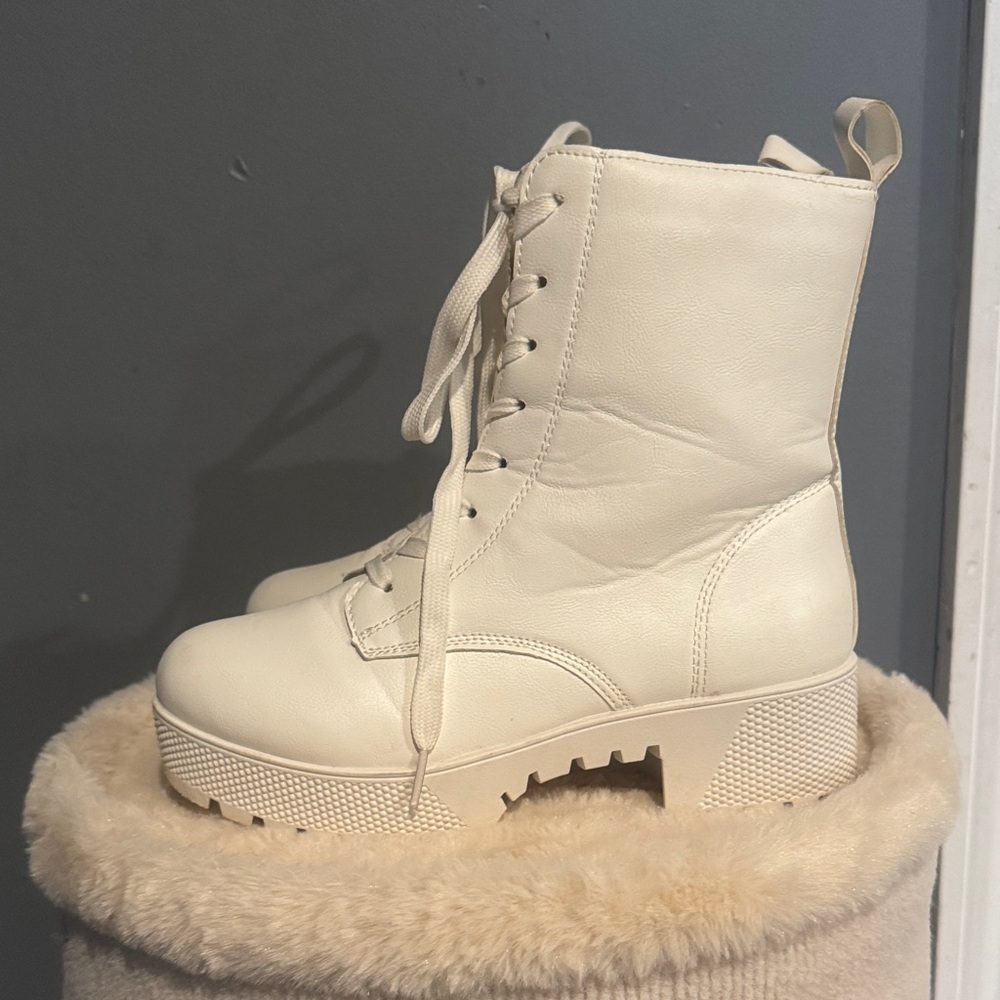 BAMBOO Off-White Lace-Up Chunky Boots